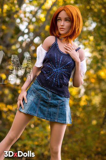 Madison  5'2'/ 160 cm